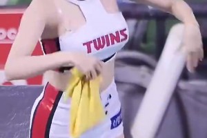 韩国啦啦队美女李珠恩活力热舞！这长相也太甜了吧！😍